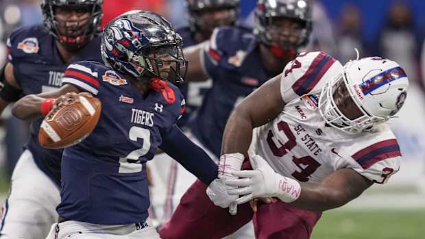 South Carolina State Bulldogs linebacker Jablonski Green (34) tries to tackle Jackson State Tigers quarterback Shedeur Sanders (2)